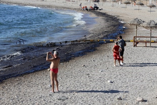 ΕΠΕΙΔΗ ΓΙΑ 3 ΧΡΟΝΙΑ ΧΑΝΟΥΜΕ ΤΟΥΣ ΑΧΙΝΟΥΣ