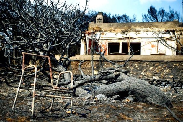 ΠΑΡΑΚΑΛΑΕΙ ΤΟ ΔΗΜΟ…, ΝΑ ΓΛΥΤΩΣΕΙ ΤΗ ΦΩΤΙΑ…