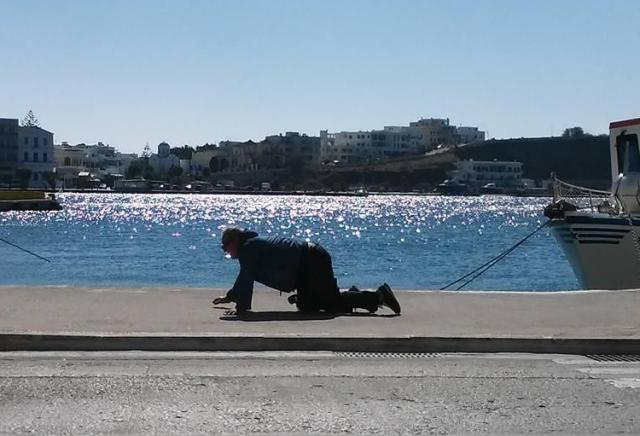 ΝΑ ΠΗΓΑΙΝΕ ΓΟΝΑΤΙΣΤΟΣ ΝΑ ΠΡΟΣΚΥΝΗΣΕΙ ΤΗΝ ΠΑΝΑΓΙΑ