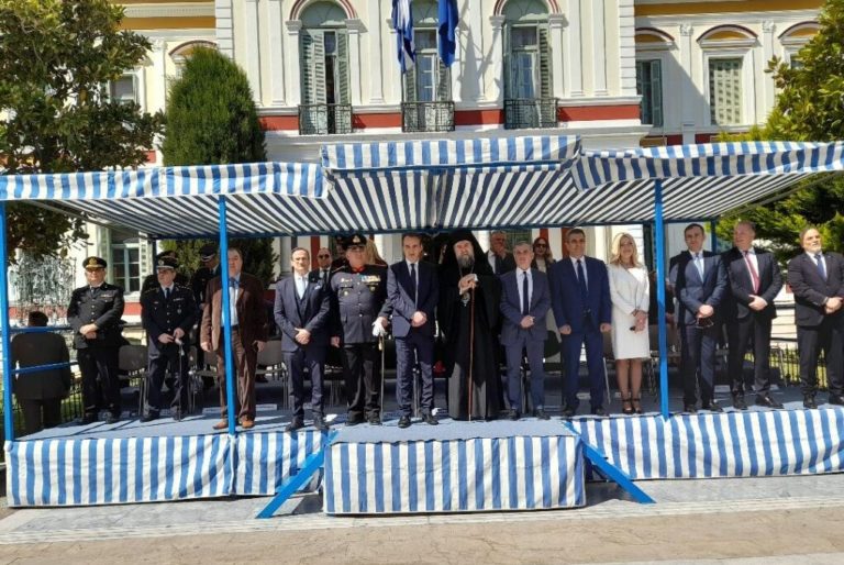 ΟΙ ΜΙΚΡΟΤΗΤΕΣ ΤΩΝ ΕΠΙΣΗΜΩΝ ΣΤΙΣ ΓΙΟΡΤΕΣ