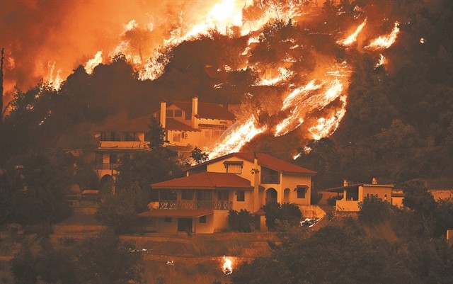 ΚΑΘΕ ΜΕΣΙΤΗΣ ΚΙ ΕΝΑΣ… ΕΜΠΡΗΣΤΗΣ ΑΠΟ ΚΟΝΤΑ