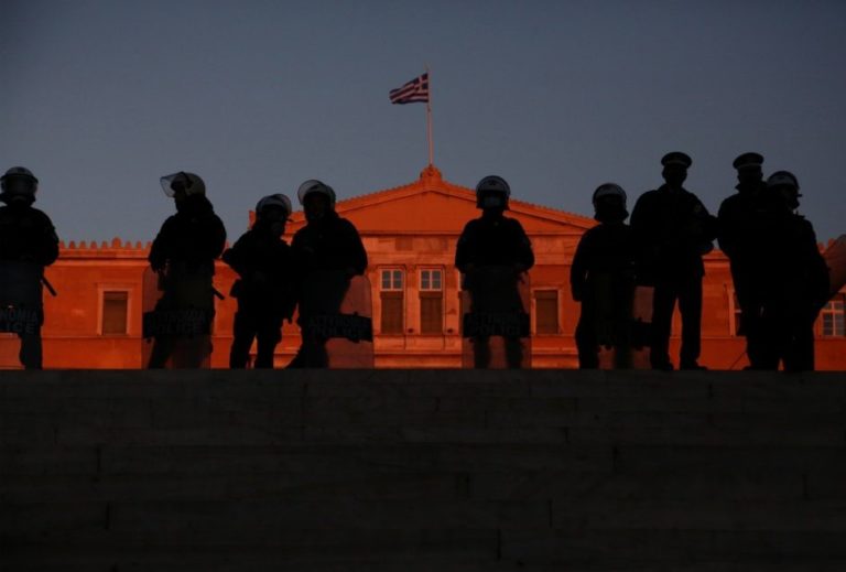 ΓΙΑ ΝΑ ΒΛΕΠΟΥΜΕ ΤΑ ΧΑΛΙΑ ΤΟΥΣ ΚΑΙ ΣΤΑ ΜΠΑΡΑΖ