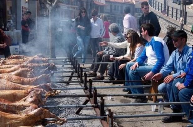 ΛΑΜΠΡΗ ΜΕ ΠΙΟΤΙ, ΚΑΙ ΑΡΝΙ ΣΤΟ ΣΟΥΒΛΙ