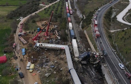 ΥΠΕΡΑΝΩ ΤΗΣ ΑΝΕΙΠΩΤΗΣ ΘΛΙΨΗΣ…