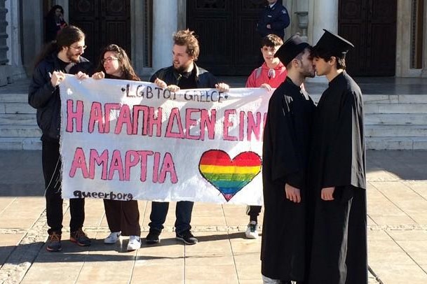 ΜΕ ΤΟΥΣ GAY ΠΑΠΑΔΕΣ, ΟΠΩΣ ΜΕ ΤΟΥΣ ΝΤΟΠΕ ΑΘΛΗΤΕΣ